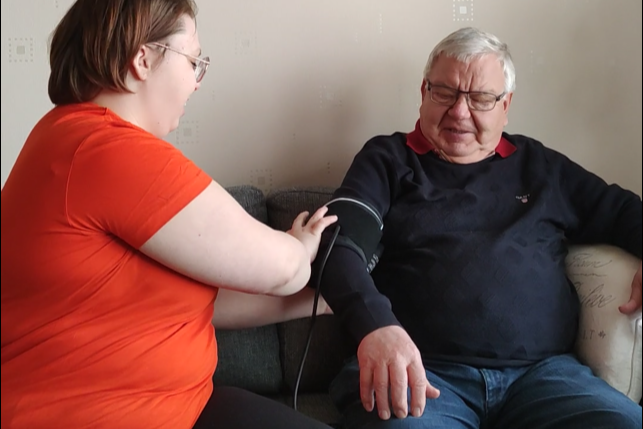 Kotihoiva verenpaineenmittaus